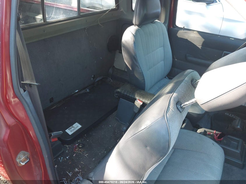 1995 NISSAN TRUCK auction photo 8
