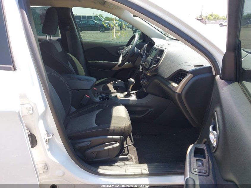 2017 JEEP CHEROKEE auction photo 5