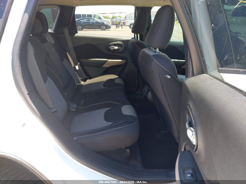 2017 JEEP CHEROKEE auction photo 8