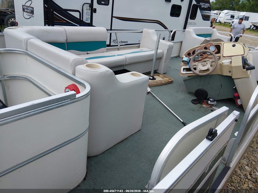 1999 FISHER PONTOON auction photo 5