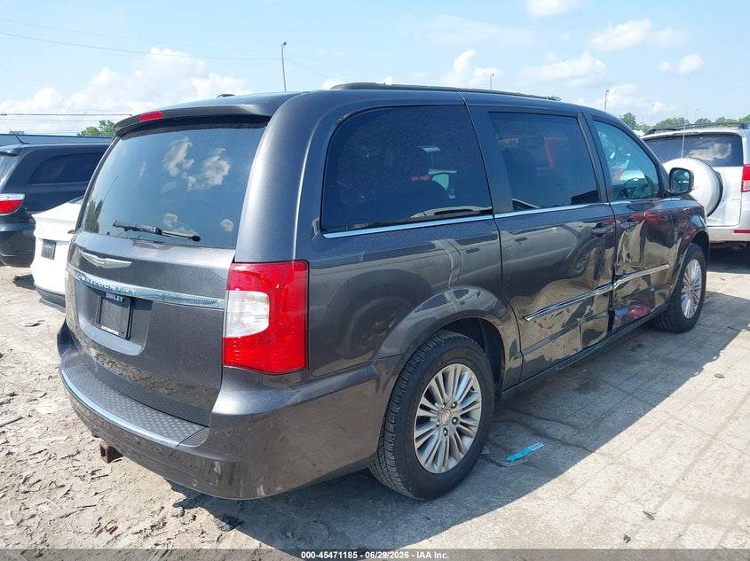 2015 CHRYSLER TOWN & COUNTRY auction photo 4
