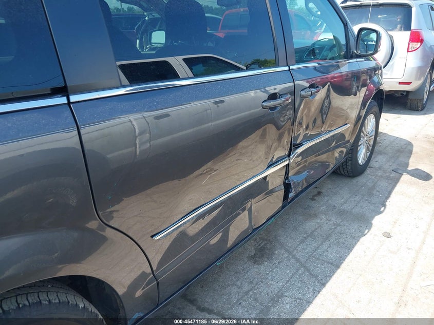 2015 CHRYSLER TOWN & COUNTRY auction photo 6
