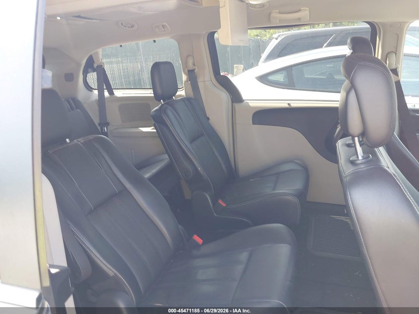 2015 CHRYSLER TOWN & COUNTRY auction photo 8