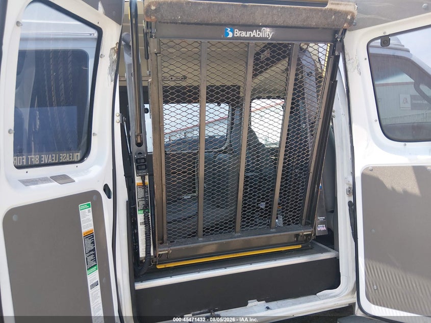 2014 FORD E-150 auction photo 8