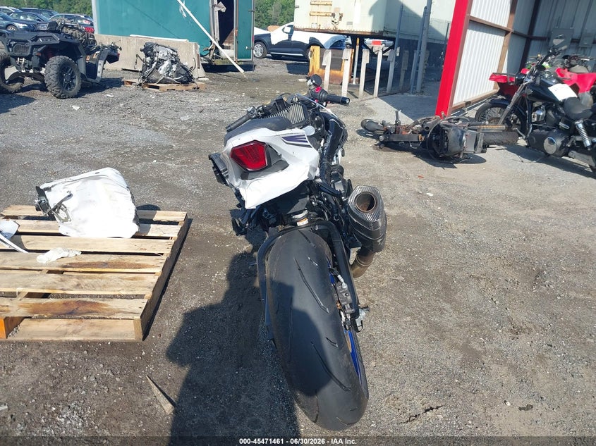 2018 Suzuki Gsx-R1000 VIN: JS1DM11B8J2100424 Lot: 45471461