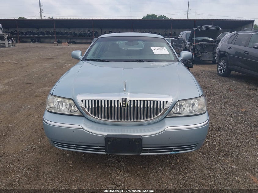 2005 Lincoln Town Car Signature VIN: 1LNHM81W85Y605977 Lot: 45472033
