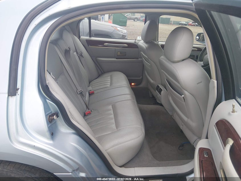 2005 Lincoln Town Car Signature VIN: 1LNHM81W85Y605977 Lot: 45472033