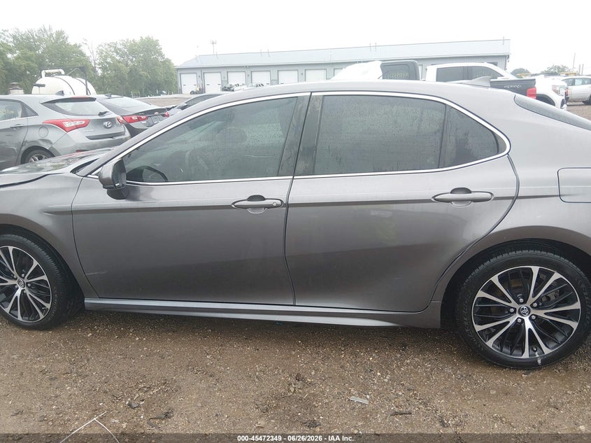 TOYOTA CAMRY - zdjęcie 14