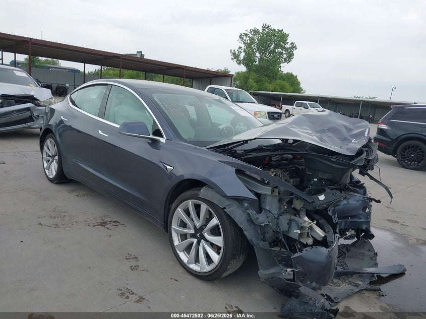 TESLA MODEL 3 - zdjęcie 1