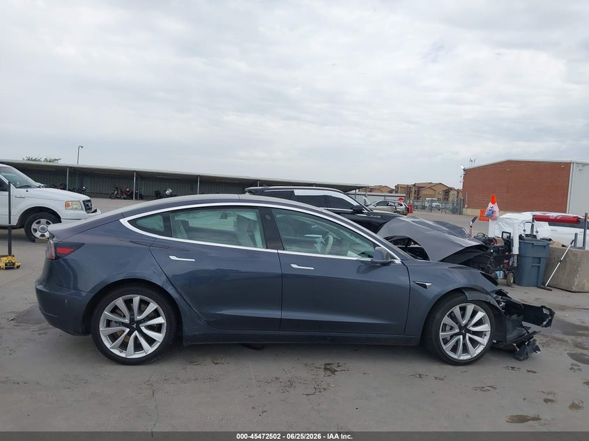 TESLA MODEL 3 - zdjęcie 13