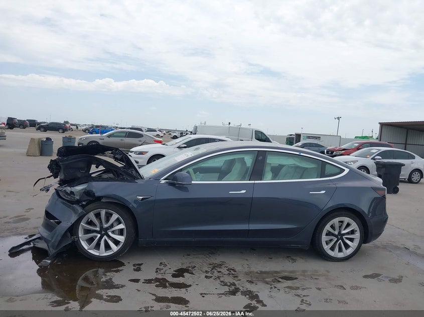 TESLA MODEL 3 - zdjęcie 14