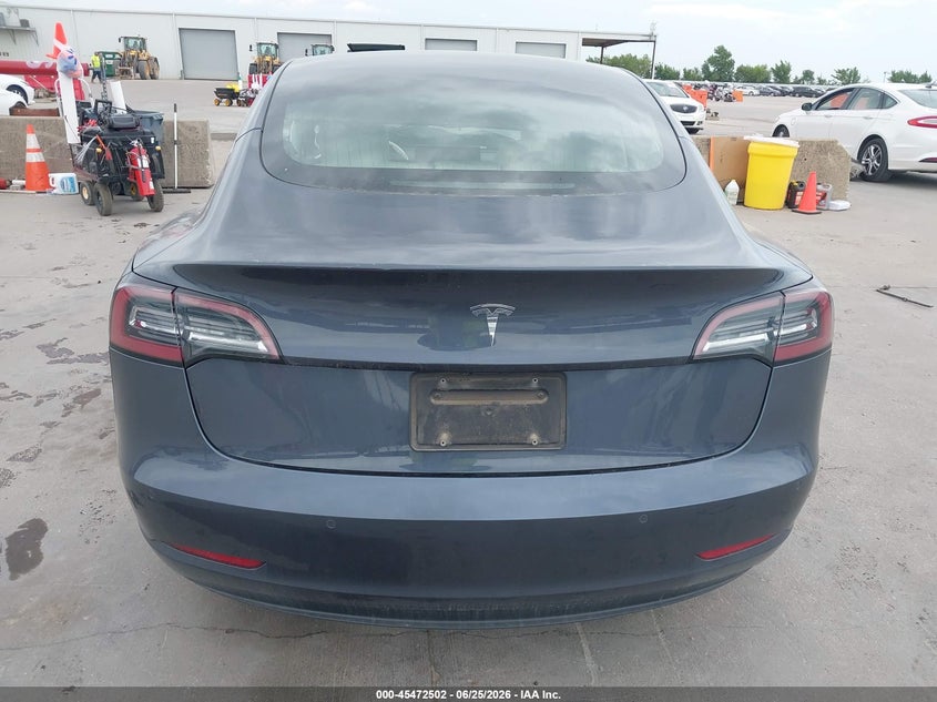 TESLA MODEL 3 - zdjęcie 16