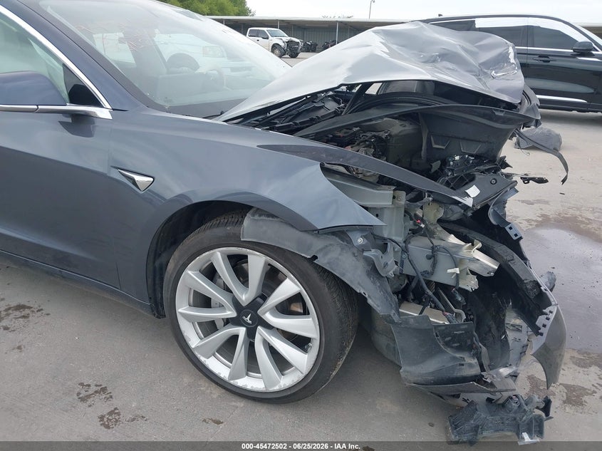 TESLA MODEL 3 - zdjęcie 20