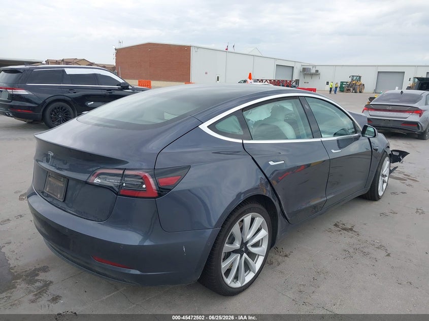 TESLA MODEL 3 - zdjęcie 4