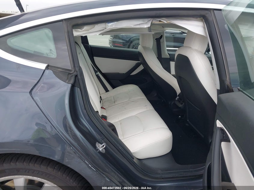 TESLA MODEL 3 - zdjęcie 8