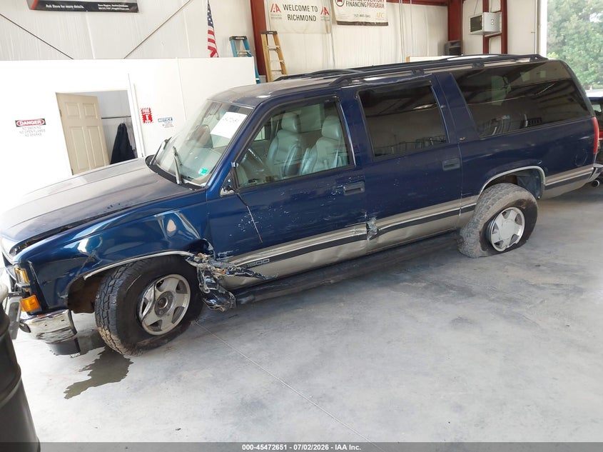 1999 GMC SUBURBAN auction photo 2