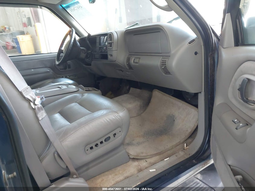 1999 GMC SUBURBAN auction photo 5