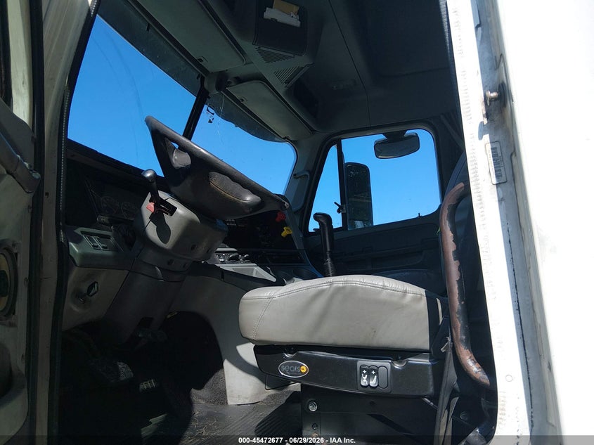 2007 FREIGHTLINER CONVENTIONAL auction photo 7