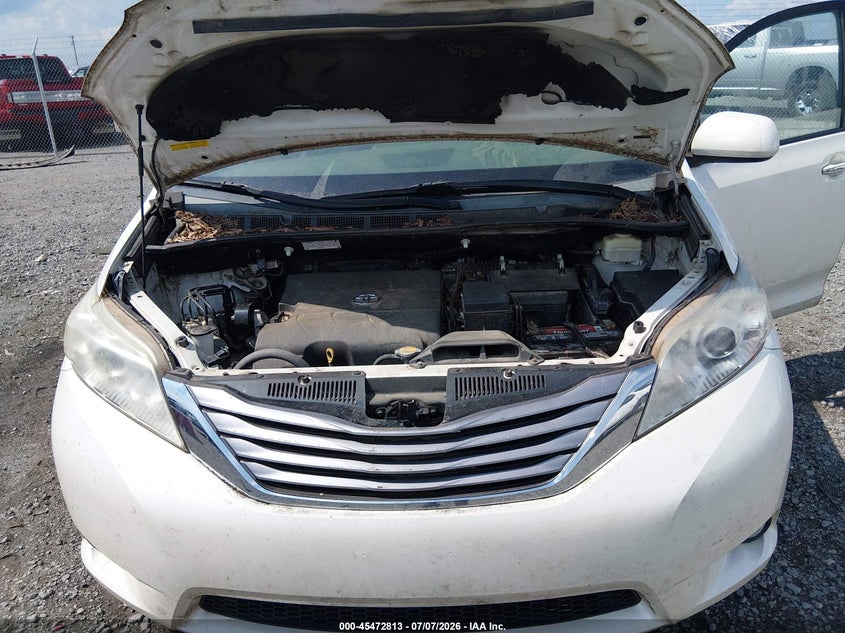 TOYOTA SIENNA - zdjęcie 10