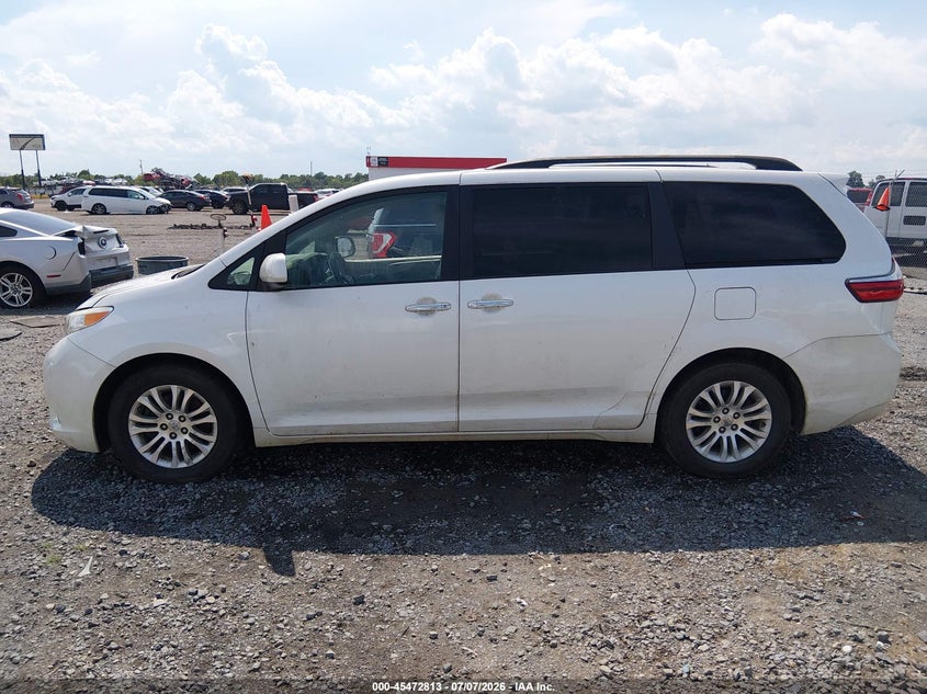 TOYOTA SIENNA - zdjęcie 14