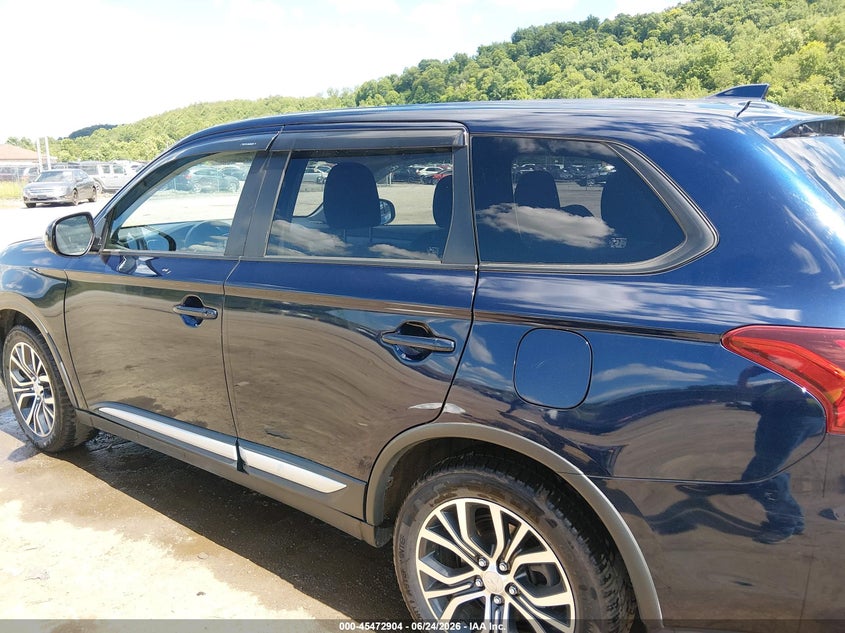2018 MITSUBISHI OUTLANDER SE · Фото 14