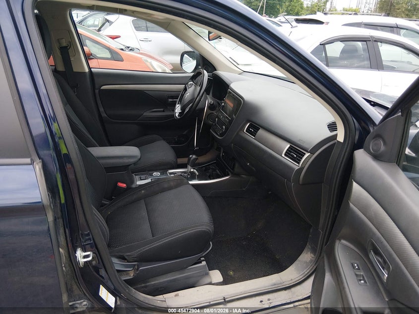 2018 MITSUBISHI OUTLANDER SE · Фото 5