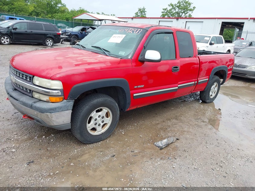 2000 Chevrolet Silverado, Normal Wear & Tear, IAAI, VIN 1GCEK19V0YE365166 — photo 2