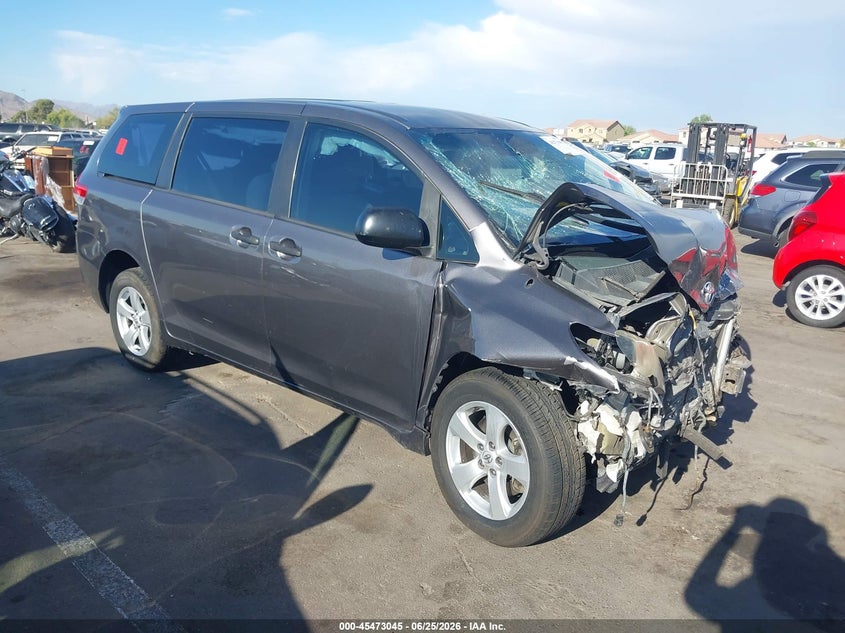 2014 Toyota L V6 7 Passenger