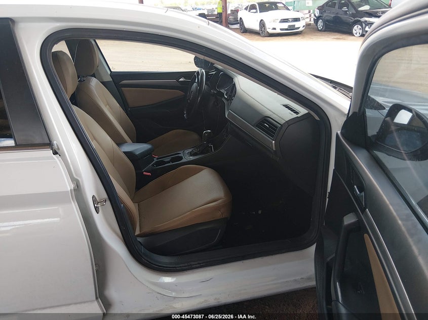 2019 VOLKSWAGEN JETTA auction photo 5