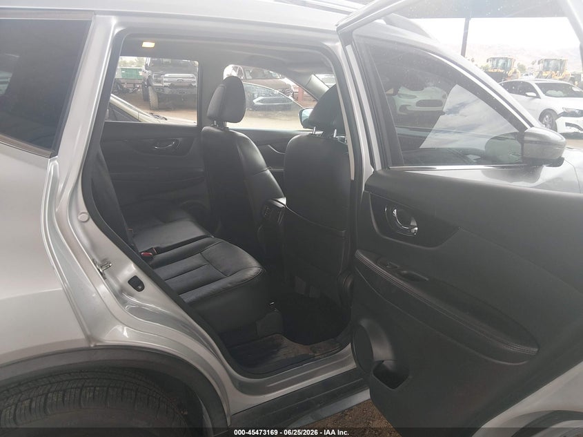 2017 NISSAN ROGUE auction photo 8