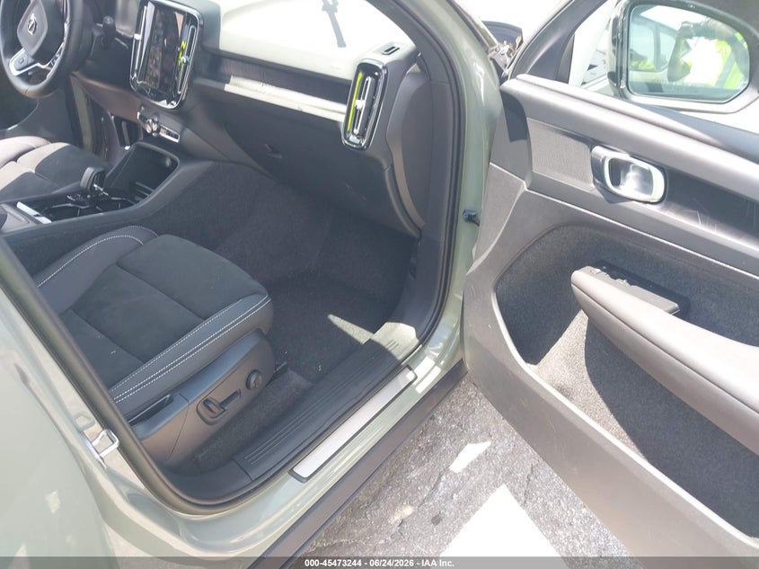 VOLVO XC40 RECHARGE PURE ELECTRIC 2023 VIN YV4ED3UW3P2963299