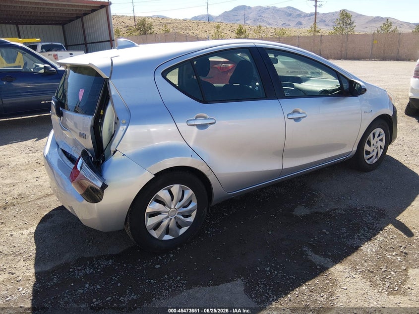 2015 TOYOTA PRIUS C auction photo 4