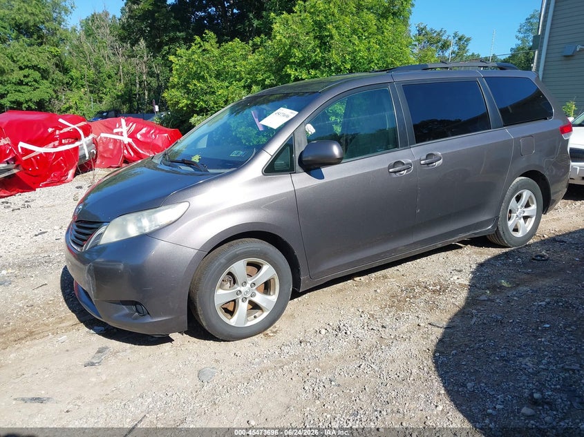 2013 Toyota Sienna, Normal Wear & Tear, IAAI, VIN 5TDKK3DC4DS398129 — photo 2