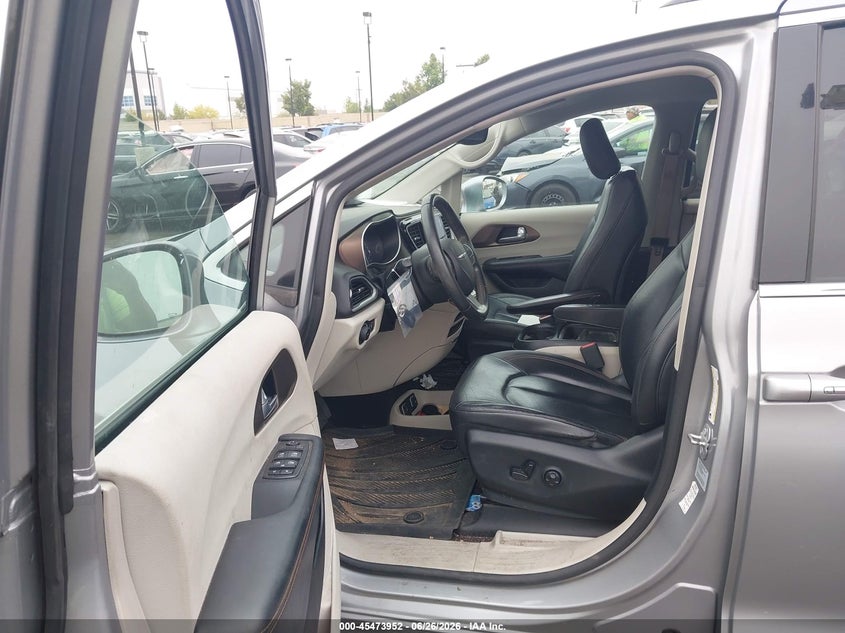 CHRYSLER PACIFICA 2017 VIN 2C4RC1BG4HR569868