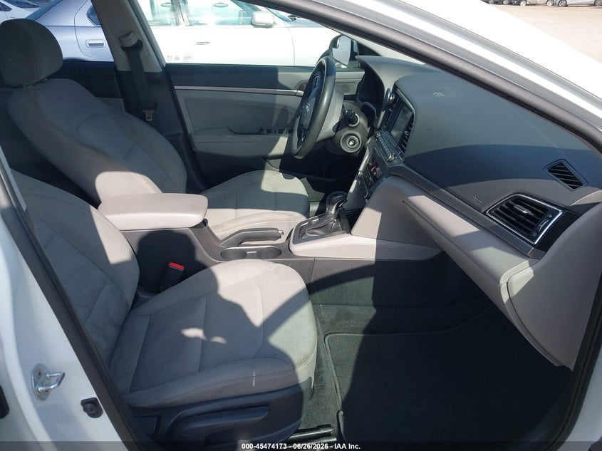 2017 HYUNDAI ELANTRA auction photo 5