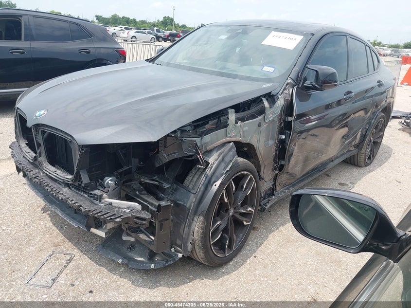 2024 BMW X4 auction photo 2