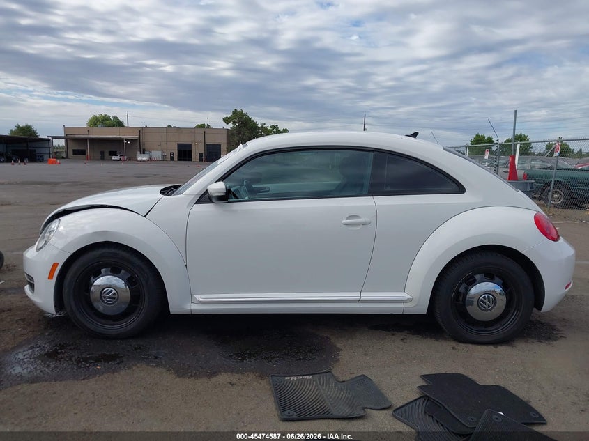 2014 Volkswagen Beetle 2.5L VIN: 3VWJP7ATXEM608904 Lot: 45474587