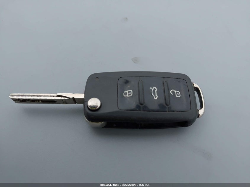 2012 Volkswagen Beetle 2.0T VIN: 3VW4A7AT7CM640849 Lot: 45474652