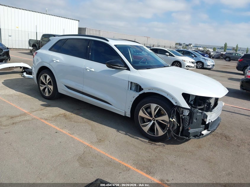 Vin: wa15aage7rb035382, lot: 45972865, audi q8 e-tron premium plus quattro 2024 img_1
