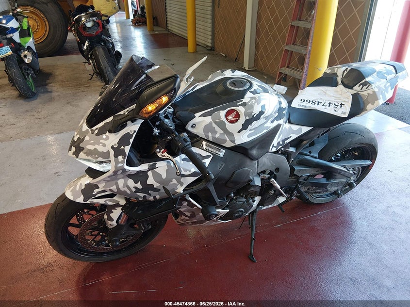 2025 HONDA CBR1000 auction photo 2