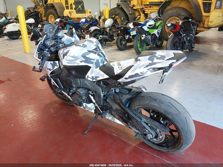 2025 HONDA CBR1000 auction photo 3