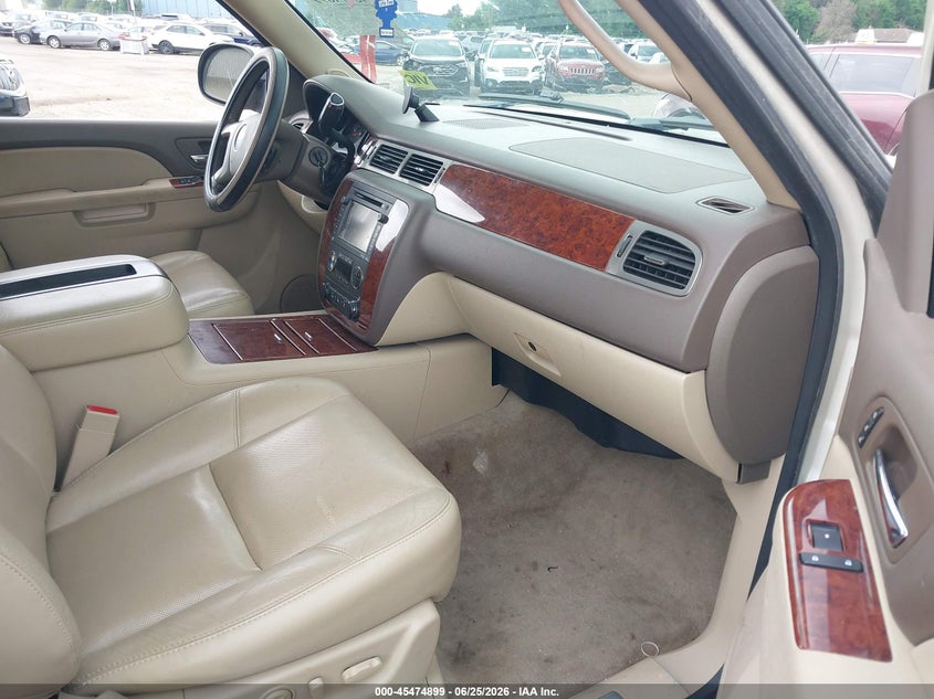 2013 CHEVROLET SUBURBAN auction photo 5