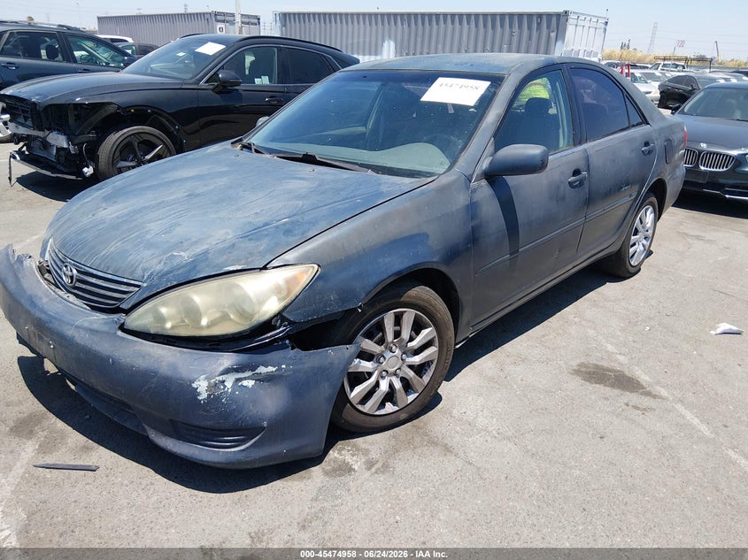 2005 Toyota Camry, Normal Wear & Tear, IAAI, VIN 4T1BE32K15U088501 — photo 2