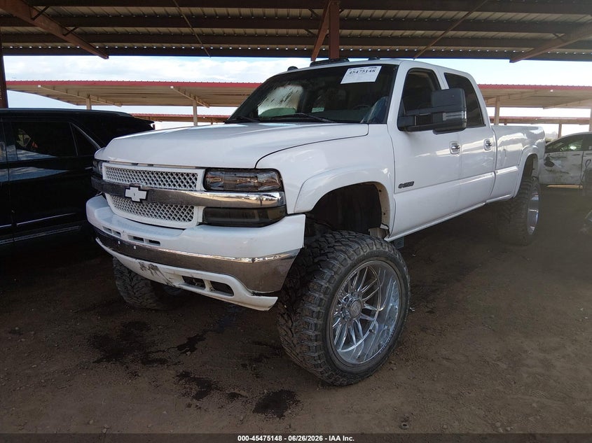 2002 Chevrolet Silverado, Right Side, IAAI, VIN 1GCHC23U32F146638 — photo 2