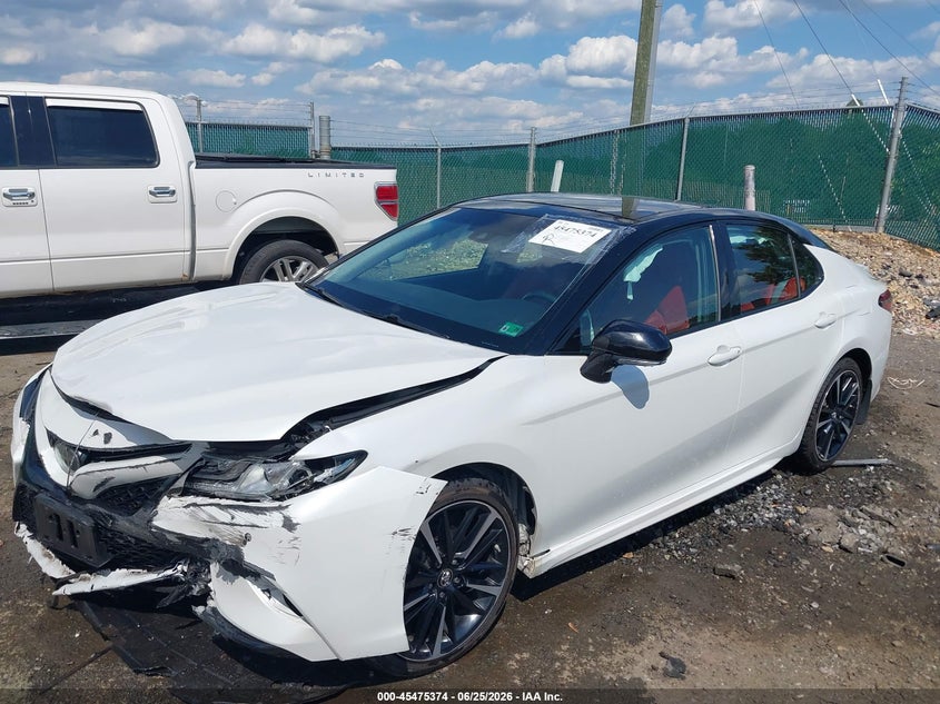 2018 TOYOTA CAMRY auction photo 2