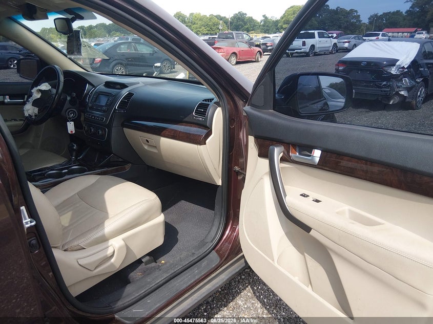 2015 KIA SORENTO auction photo 5