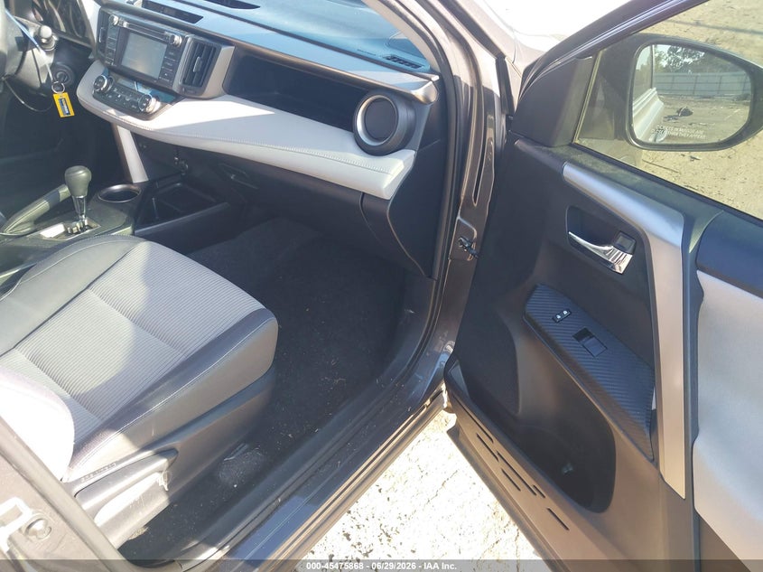 2015 TOYOTA RAV4 auction photo 5