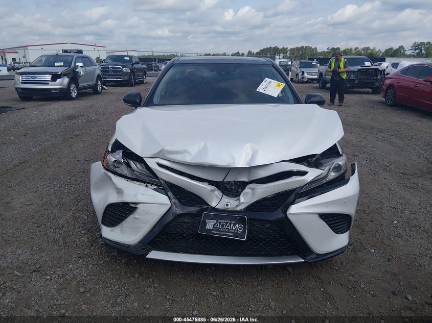 TOYOTA CAMRY - zdjęcie 13