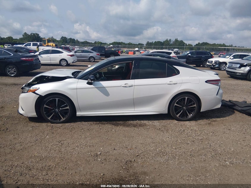 TOYOTA CAMRY - zdjęcie 15