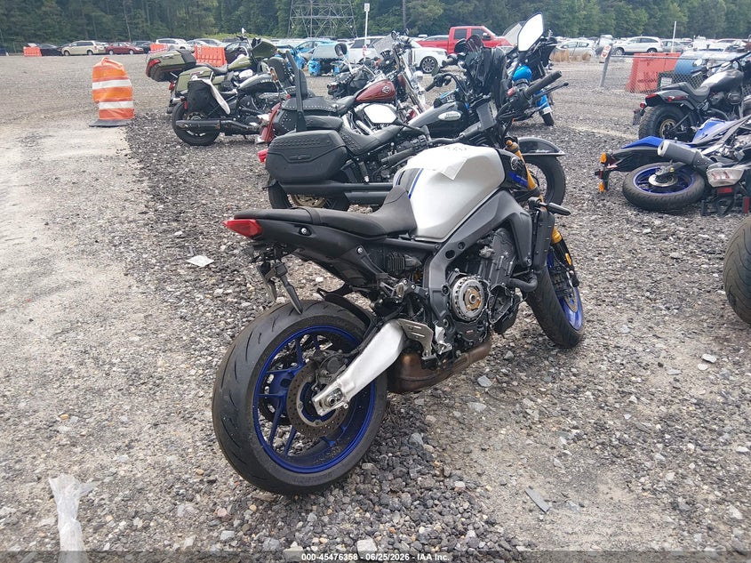 YAMAHA MT09 2023